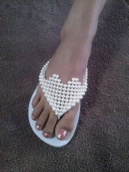 CHINELO DE PEROLAS EM CORAÇÃO