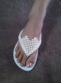 CHINELO DE PEROLAS EM CORAÇÃO