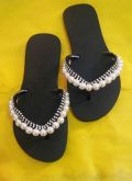 CHINELO COM PEROLAS GRANDES E STRASS