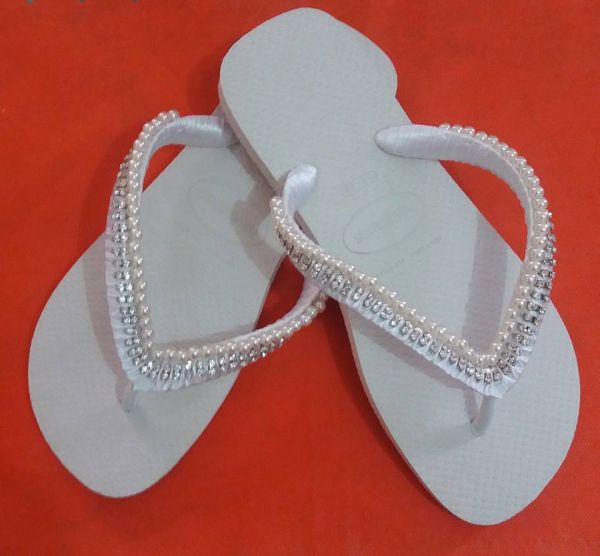 CHINELO COM PEROLAS E STRASS